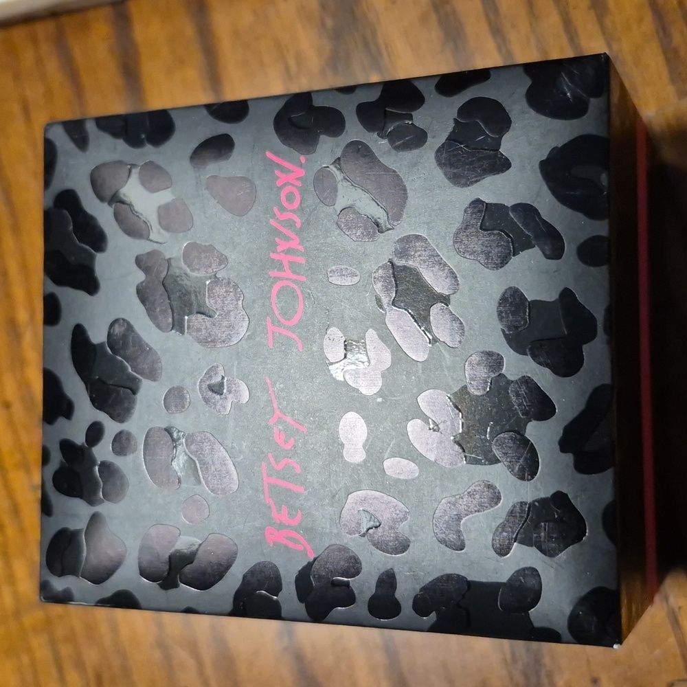 Betsy Johnson Women's Floral Heart Watch Brand New With Tag - Picture 6 of 6